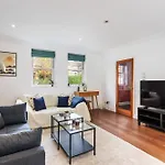House With Private Parking Close To Borough Market & Tower Bridge!